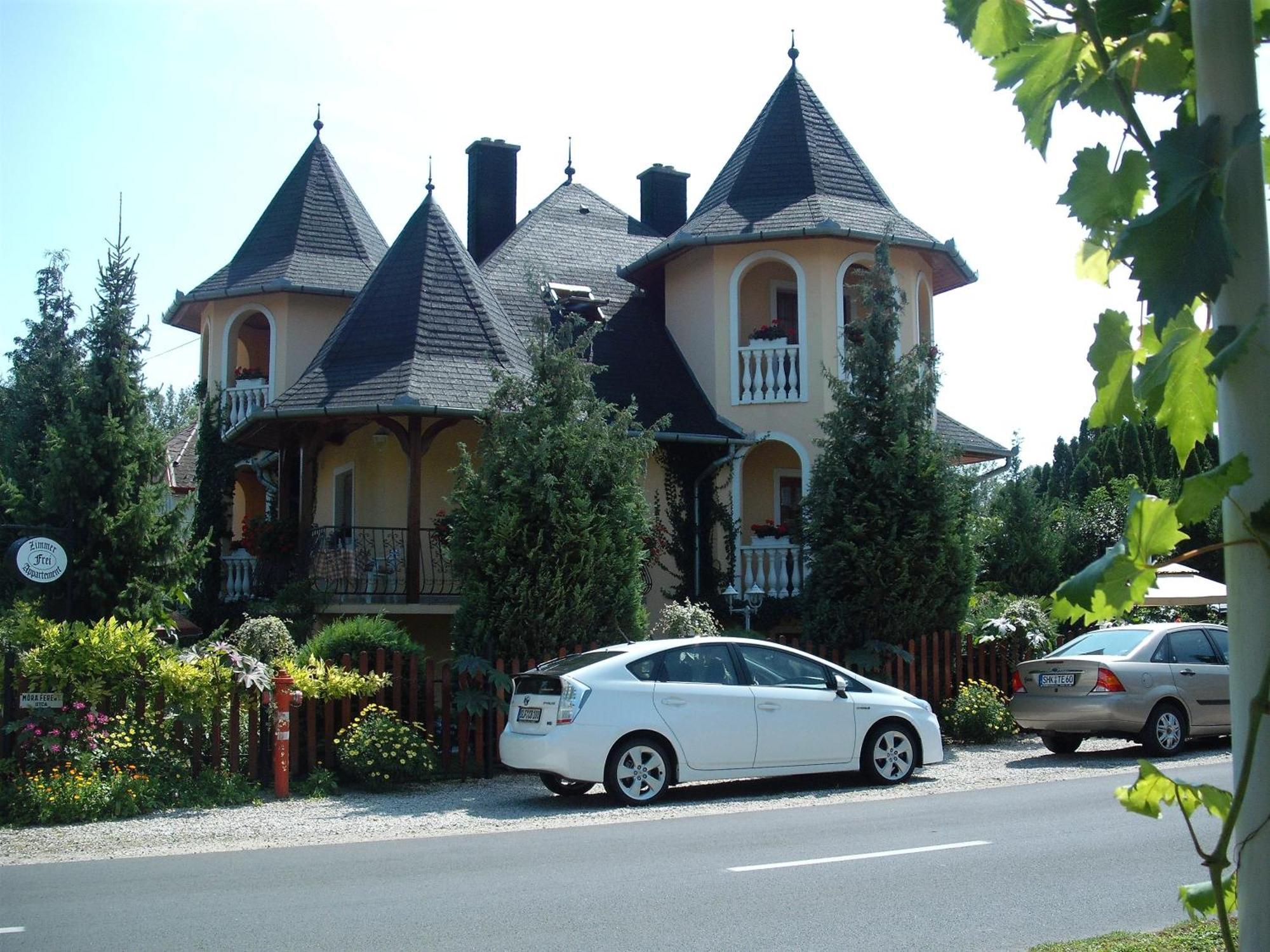 Ilona Kis Kastely Panzio Hotel Keszthely Luaran gambar